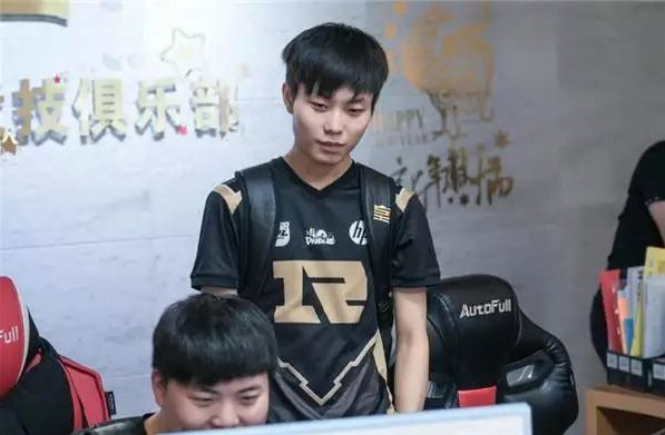 出手