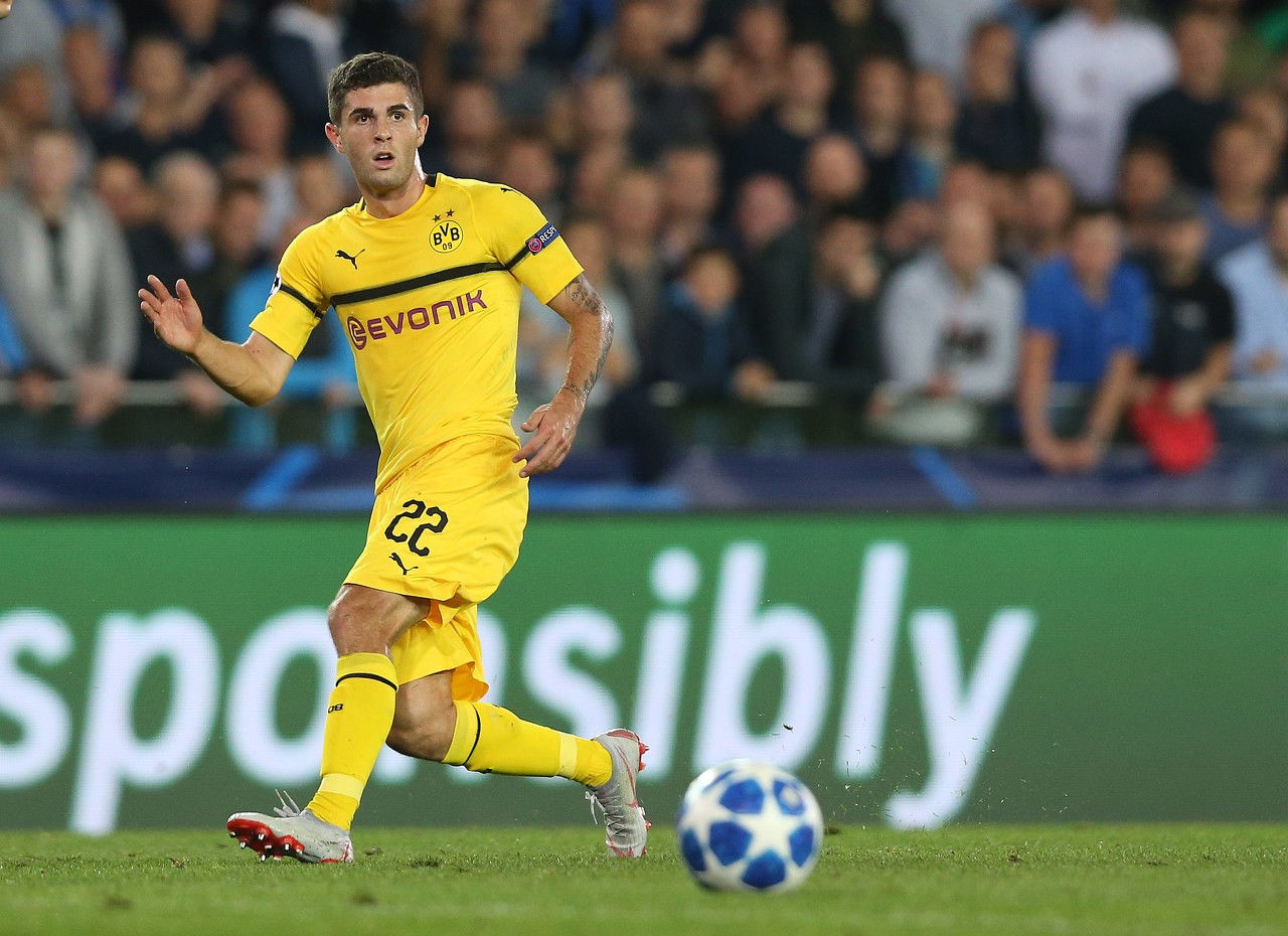 中展现出惊 中展现出惊