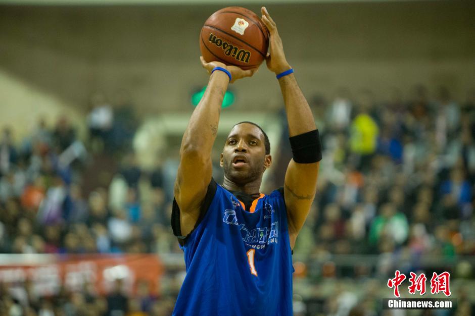 何再创佳绩 何再创佳绩