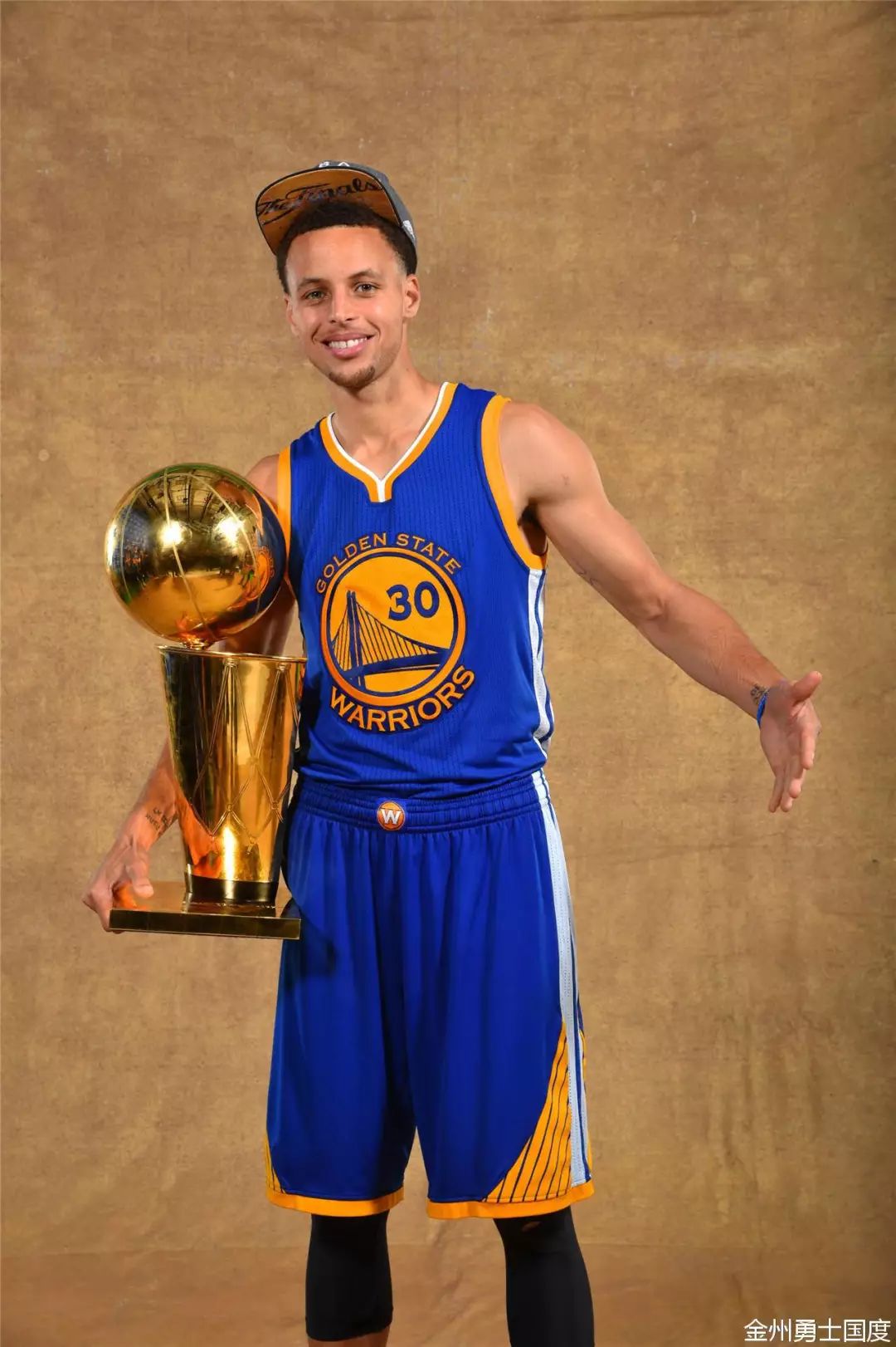 沿左路推进 沿左路推进